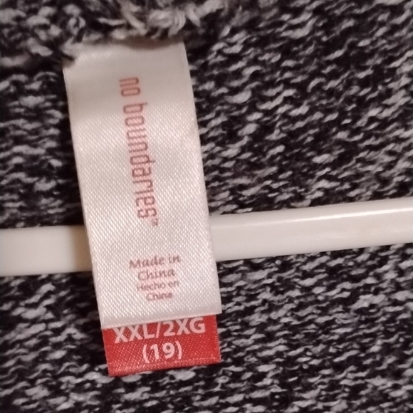 Gray Hooded Sweater with Fringe - Picture 2 of 3